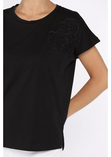 Çiçek Aplikeli Tişört P-00017883 modelleri