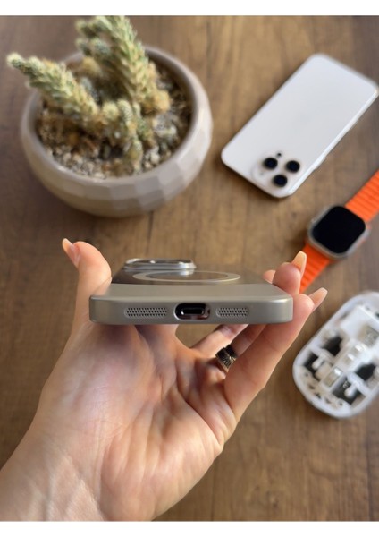 iPhone 14 Pro Max Magsafe Uyumlu Mika Sararmaz Kılıf SOOCASE720 modelleri