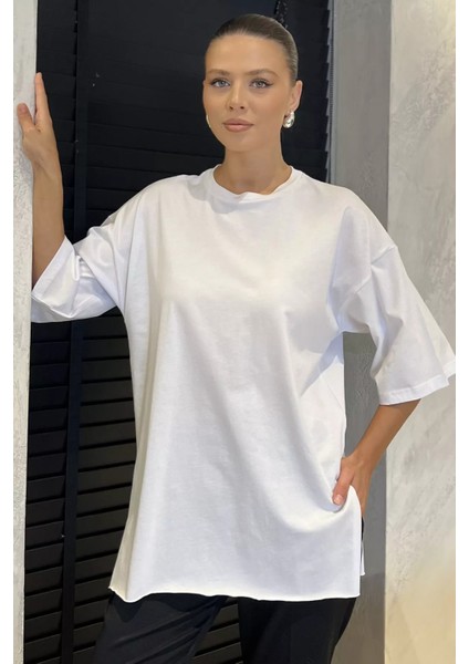 Kadın Bisiklet Yaka Yan Yırtmaç Detaylı Salaş T-Shirt P-00003411