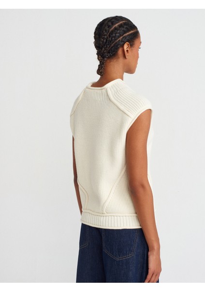 10669 Dik Yaka Dikiş Örgü Detaylı Triko Süveter-Ekru fiyatları