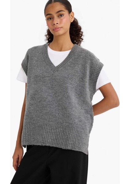 Regular Fit V Yaka Triko Süveter F2901AX25AU modelleri