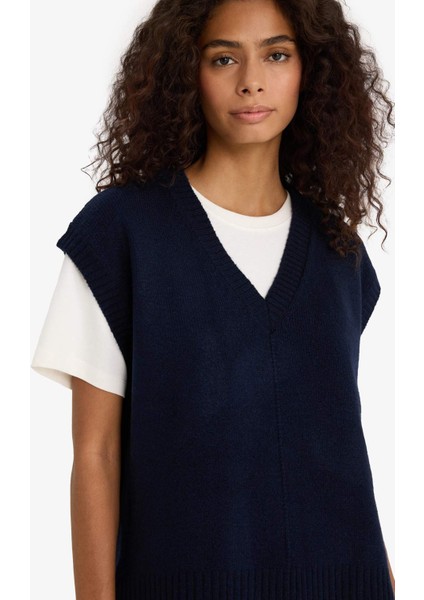 Regular Fit V Yaka Triko Süveter F2901AX25AU fırsatları