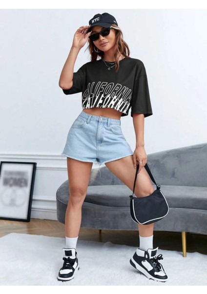 Kadın California Baskılı Oversize Crop T-Shirt modelleri