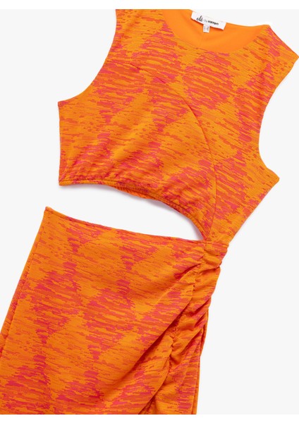 Asimetrik Pencere Detaylı Kolsuz Bisiklet Yaka Desenli Elbise modelleri