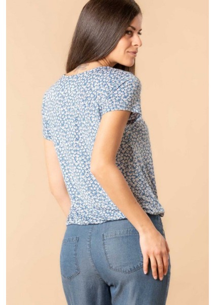 Kadın Mavi Çiçek Desenli V Yaka Rahat Yazlık Bluz – Günlük, Şehir ve Tatil Şıklığı (Sınırlı Stok) indirimleri