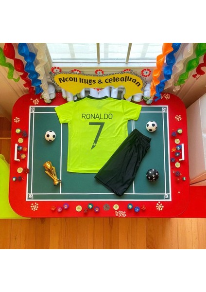 Manchester United Çocuk Ronaldo Nostalji T-Shirt Halısaha Forma fiyatları