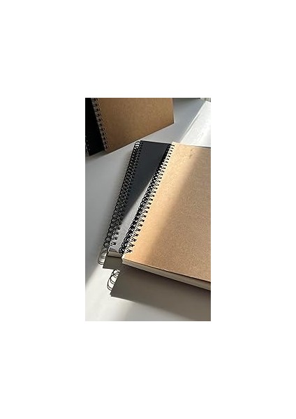 Fark Tanıtım Spiralli Defter, Siyah Kapaklı B5 Boyutunda (182X257 Mm), 100 Yaprak (Kareli)