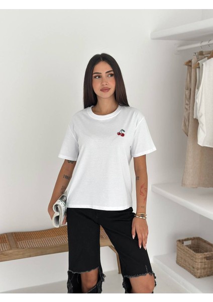 Kiraz Nakışlı Kısa Kollu T-Shirt