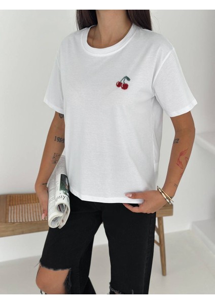Kiraz Nakışlı Kısa Kollu T-Shirt modelleri