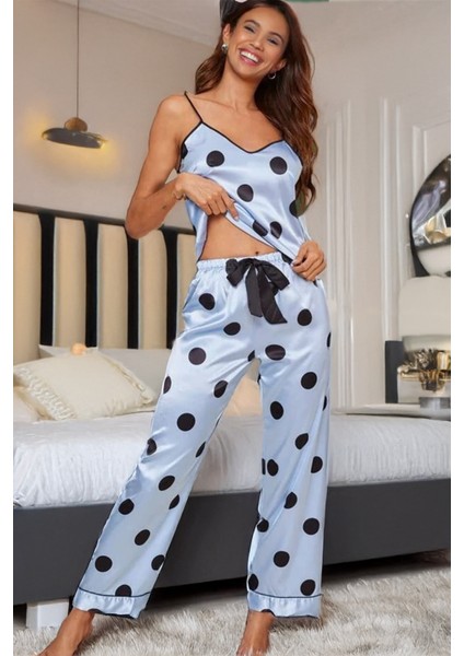 Kadın Mavi Ip Askılı Saten Pijama Takımı – Puantiyeli, V Yaka, Paça Manşetli