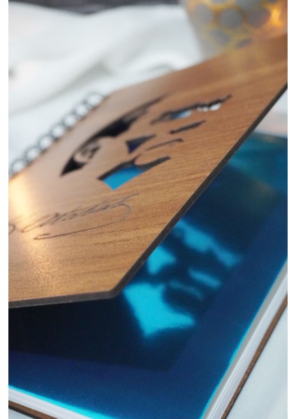Kemal Atatürk Temalı Ahşap Kapaklı Defter - Çizgili Defter - Ajanda - Okul Defteri (A5 - 120 Sayfa) modelleri