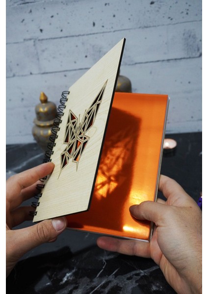 Kelebek Temalı Ahşap Kapaklı Defter - Noktalı Defter - Ajanda - Okul Defteri (A5 - 120 Sayfa) fiyatları