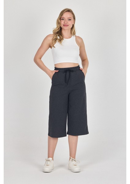 Yüksek Bel Cepli Rahat Kesim Mevsimlik Kadın Diz Altı Bermuda Füme Kapri Şort