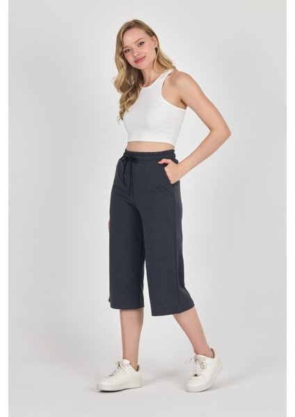 Yüksek Bel Cepli Rahat Kesim Mevsimlik Kadın Diz Altı Bermuda Füme Kapri Şort fiyatları