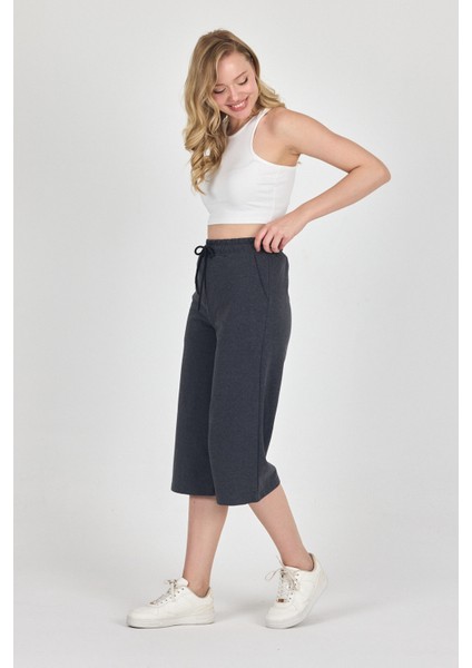 Yüksek Bel Cepli Rahat Kesim Mevsimlik Kadın Diz Altı Bermuda Füme Kapri Şort modelleri