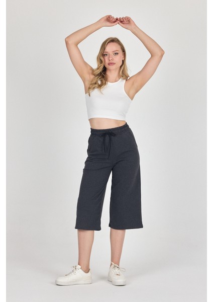 Yüksek Bel Cepli Rahat Kesim Mevsimlik Kadın Diz Altı Bermuda Füme Kapri Şort fırsatları