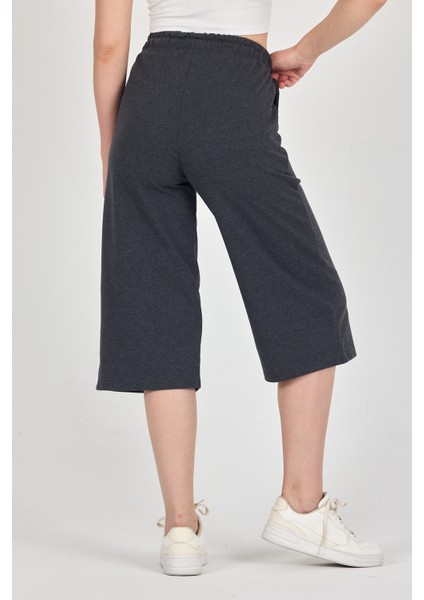 Yüksek Bel Cepli Rahat Kesim Mevsimlik Kadın Diz Altı Bermuda Füme Kapri Şort