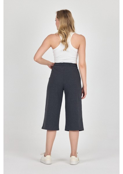 Yüksek Bel Cepli Rahat Kesim Mevsimlik Kadın Diz Altı Bermuda Füme Kapri Şort