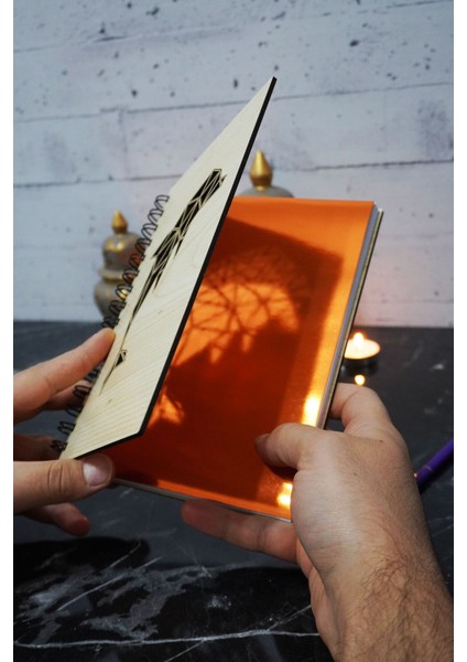 Yunus Balığı Temalı Ahşap Kapaklı Defter - Noktalı Defter - Ajanda - Okul Defteri (A5 - 120 Sayfa) fiyatları