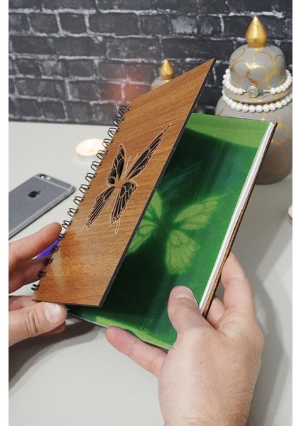 Kelebek Temalı Ahşap Kapaklı Defter - Çizgili Defter - Ajanda - Okul Defteri (A5 - 120 Sayfa) fiyatları