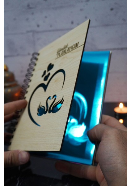 A5 Kuğu Aşk Tasarım Ahşap Kapak Günlük Planlayıcı Defter - Tarihsiz Ajanda-Süresiz Planlama Defteri fiyatları