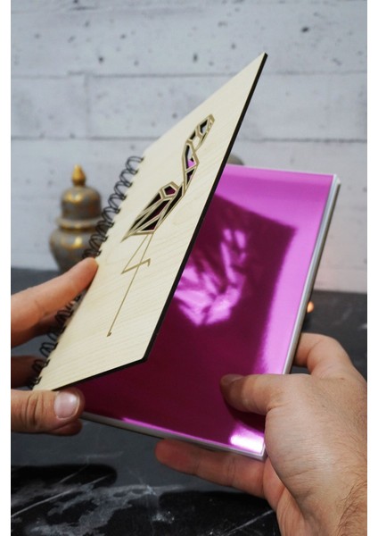 Flamingo Temalı Ahşap Kapaklı Defter - Çizgili Defter - Ajanda - Okul Defteri (A5 - 120 Sayfa) fiyatları