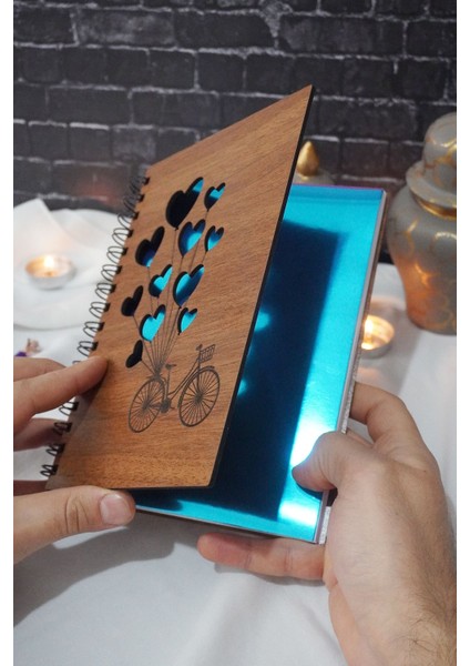 Bisiklet Balon Temalı Ahşap Kapaklı Defter - Kareli Defter - Ajanda - Okul Defteri (A5 - 120 Sayfa) fiyatları