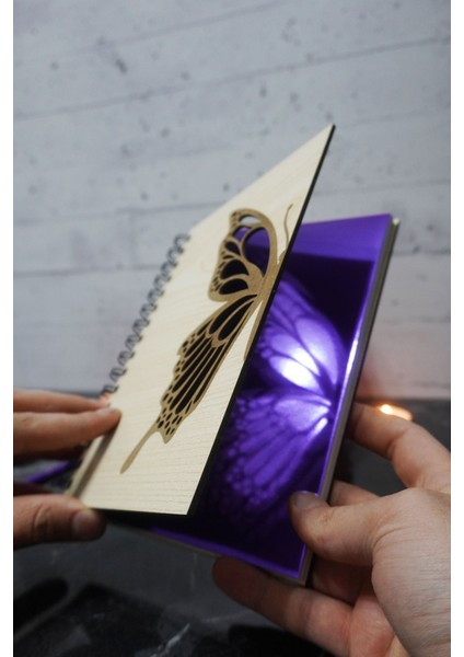 Kelebek Temalı Ahşap Kapaklı Defter - Çizgili Defter - Ajanda - Okul Defteri (A5 - 120 Sayfa) fiyatları