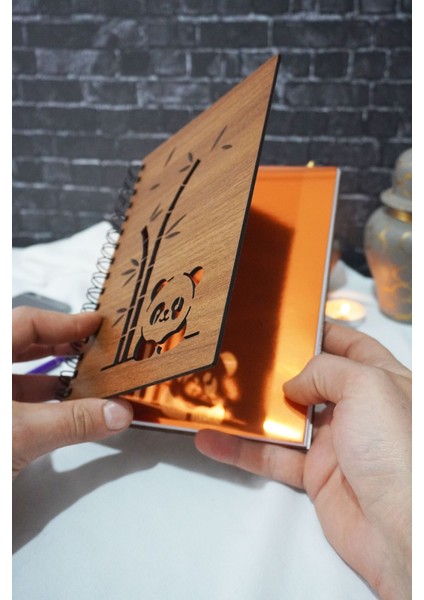 Panda Temalı Ahşap Kapaklı Defter - Kareli Defter - Ajanda - Okul Defteri (A5 - 120 Sayfa) fiyatları