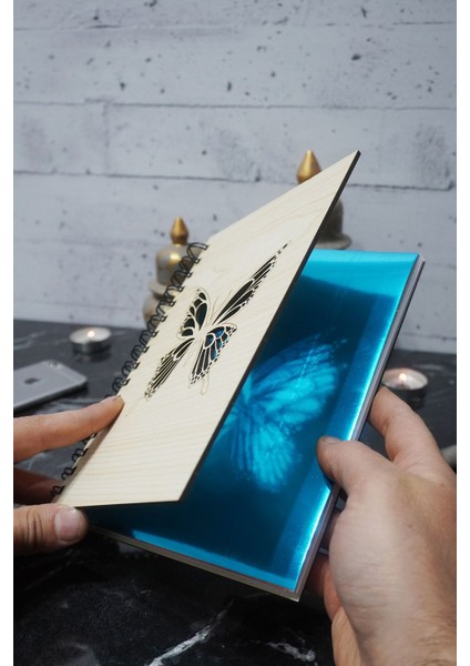 Kelebek Temalı Ahşap Kapaklı Defter - Noktalı Defter - Ajanda - Okul Defteri (A5 - 120 Sayfa) fiyatları