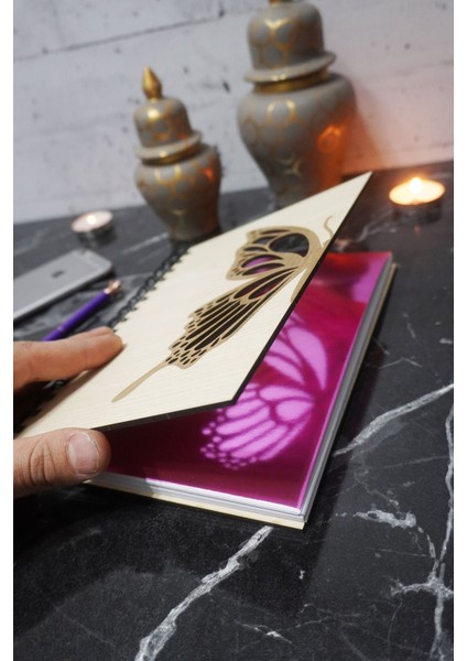 Kelebek Temalı Ahşap Kapaklı Defter - Noktalı Defter - Ajanda - Okul Defteri (A5 - 120 Sayfa) fiyatları