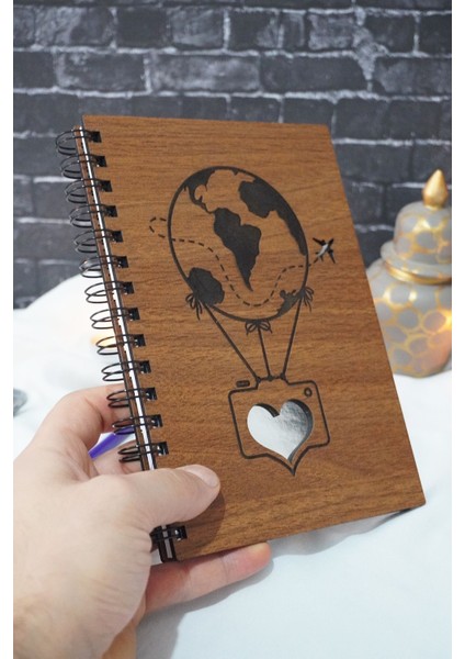 Uçan Balon Temalı Ahşap Kapaklı Defter - Çizgili Defter - Ajanda - Okul Defteri (A5 - 120 Sayfa) fırsatları