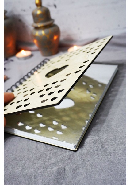 Kalp Desenli Ahşap Kapaklı Defter - Kareli Defter - Ajanda - Okul Defteri (A5 - 120 Sayfa) fiyatları