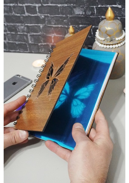Kelebek Temalı Ahşap Kapaklı Defter - Çizgili Defter - Ajanda - Okul Defteri (A5 - 120 Sayfa) fiyatları