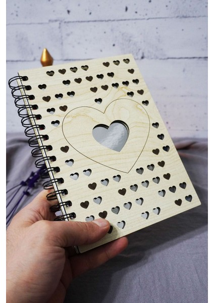 Kalp Desenli Ahşap Kapaklı Defter - Noktalı Defter - Ajanda - Okul Defteri (A5 - 120 Sayfa) modelleri