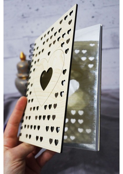 Kalp Desenli Ahşap Kapaklı Defter - Noktalı Defter - Ajanda - Okul Defteri (A5 - 120 Sayfa) fırsatları