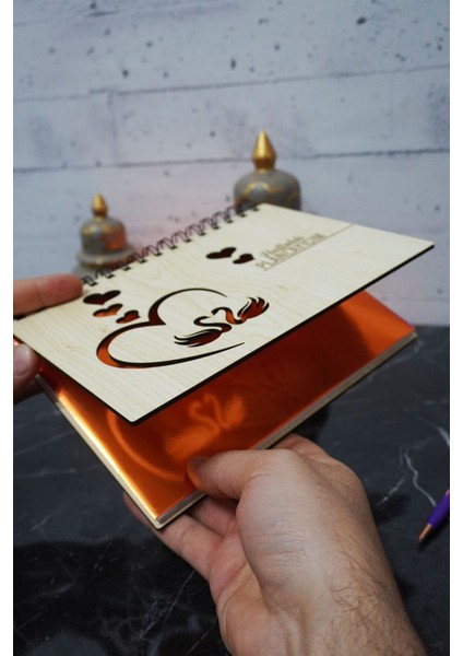 Kuğu Aşk Ahşap Plan Defteri - Süresiz Ajanda - Haftalık Planlayıcı (Tarihsiz Planlayıcı) A5 fiyatları