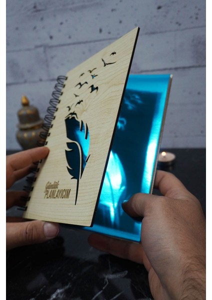 Kuşlu Tüy Kalem Ahşap Plan Defteri - Süresiz Ajanda - Günlük Planlayıcı (Planlama Defteri) A5 fiyatları