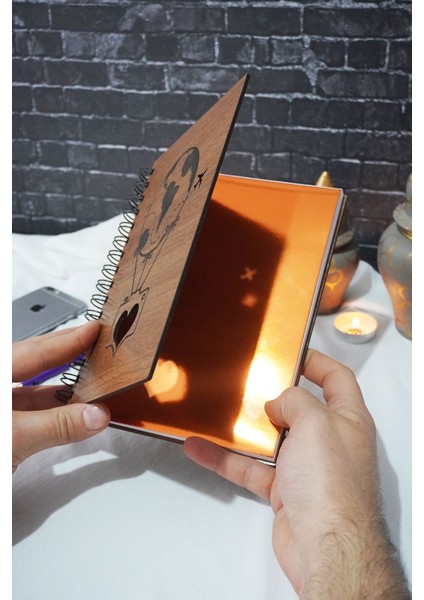 Uçan Balon Temalı Ahşap Kapaklı Defter - Kareli Defter - Ajanda - Okul Defteri (A5 - 120 Sayfa) fiyatları