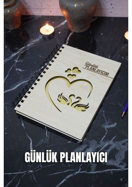 Kuğu Aşk Ahşap Plan Defteri - Ajanda - Günlük Planlayıcı (Ahşap Rengi Banu) A5 Notebook