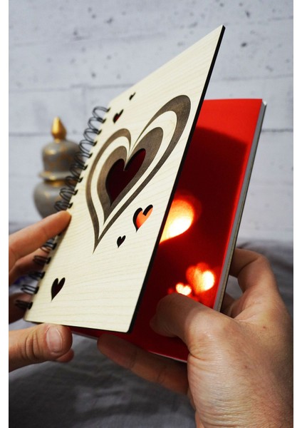 Kalp Desenli Ahşap Kapaklı Defter - Çizgili Defter - Ajanda - Okul Defteri (A5 - 120 Sayfa) fiyatları