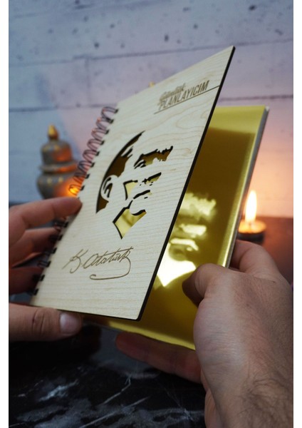 Mustafa Kemal Atatürk Ahşap Plan Defteri - Tarihsiz Ajanda - Günlük Planlayıcı (Planlama Defteri) A5 fiyatları