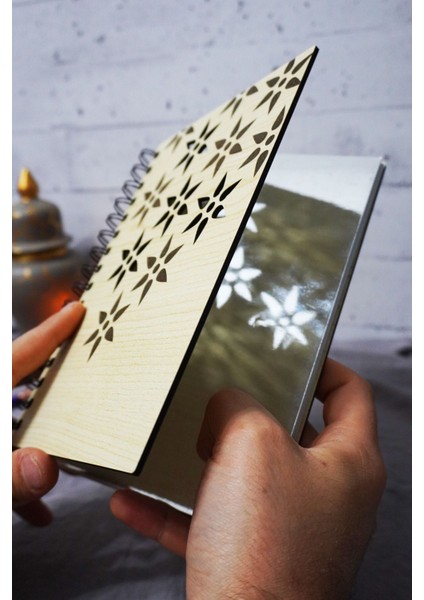 Çiçek Desenli Ahşap Kapaklı Defter - Kareli Defter - Ajanda - Okul Defteri (A5 - 120 Sayfa) fiyatları
