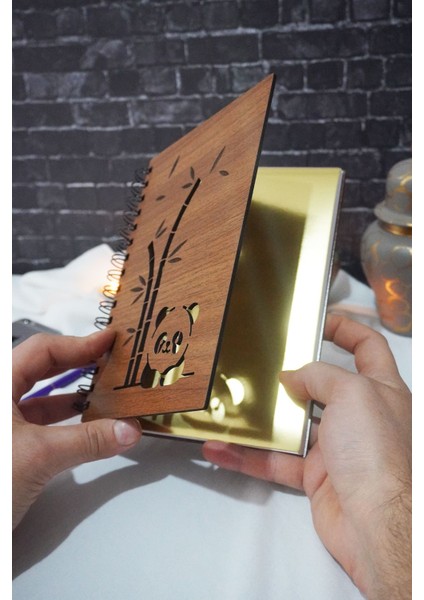 Panda Temalı Ahşap Kapaklı Defter - Çizgili Defter - Ajanda - Okul Defteri (A5 - 120 Sayfa) fiyatları