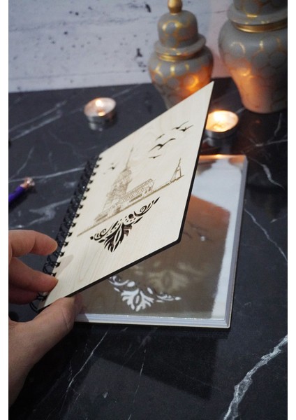 Kız Kulesi Temalı Ahşap Kapaklı Defter - Çizgili Defter - Ajanda - Okul Defteri (A5 - 120 Sayfa) fiyatları