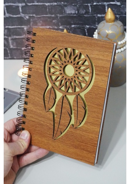 Rüya Kapanı Temalı Ahşap Kapaklı Defter - Çizgili Defter - Ajanda - Okul Defteri (A5 - 120 Sayfa) fırsatları