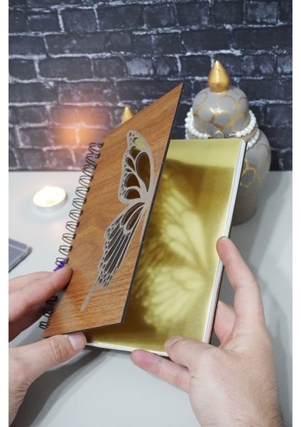 Kelebek Temalı Ahşap Kapaklı Defter - Çizgili Defter - Ajanda - Okul Defteri (A5 - 120 Sayfa) fiyatları