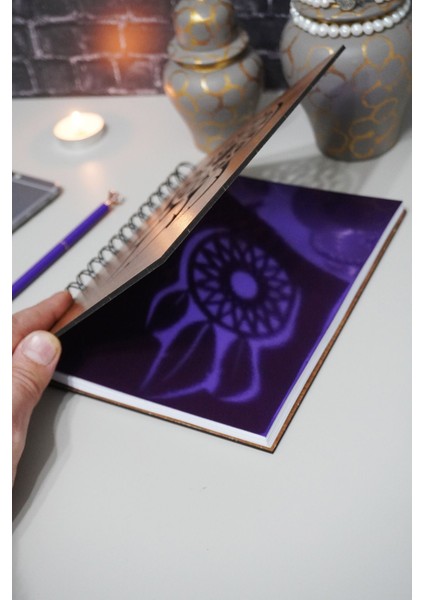 Rüya Kapanı Temalı Ahşap Kapaklı Defter - Çizgili Defter - Ajanda - Okul Defteri (A5 - 120 Sayfa) fiyatları