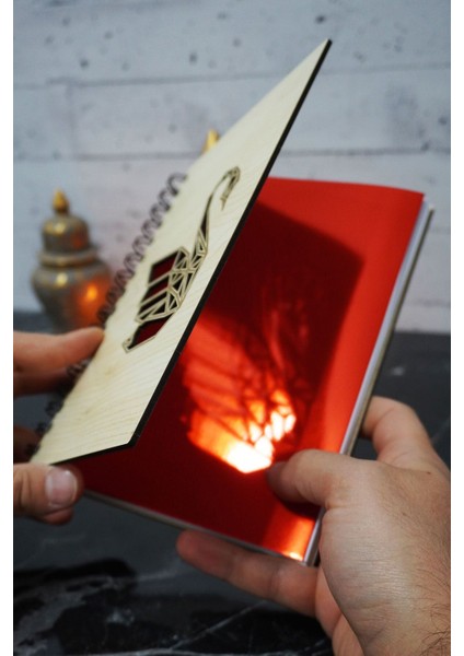 Kuğu Temalı Ahşap Kapaklı Defter - Noktalı Defter - Ajanda - Okul Defteri (A5 - 120 Sayfa) fiyatları