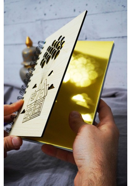 Uçan Balon Ev Ahşap Kapaklı Defter - Çizgili Defter - Ajanda - Okul Defteri (A5 - 120 Sayfa) fiyatları